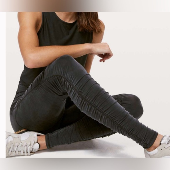 Lululemon Athletica Soft Ruched
Tight Leggings, size 8 - Picture 2 of 5